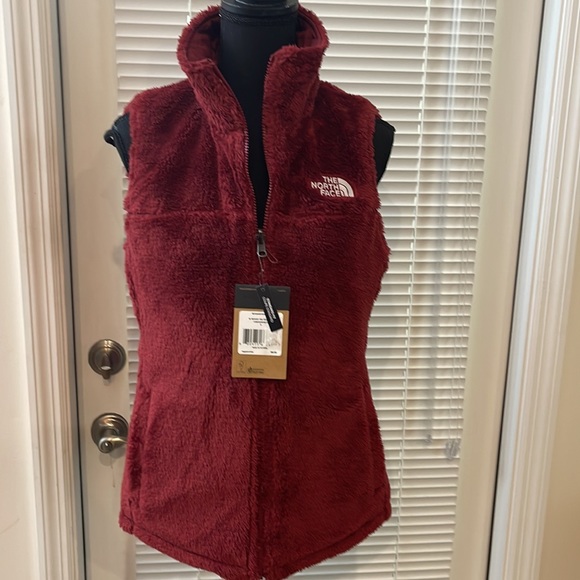 The North Face Mossbud REVERSIBLE Insulated Pomegranate Vest-Packable - Picture 2 of 7